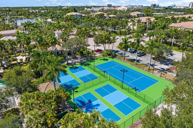 2805 Veronia Drive 107, Palm Beach Gardens, FL 33410