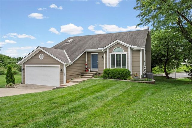 8401 N Wayland Avenue, Kansas City, MO 64153