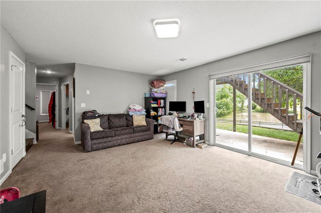 8401 N Wayland Avenue, Kansas City, MO 64153