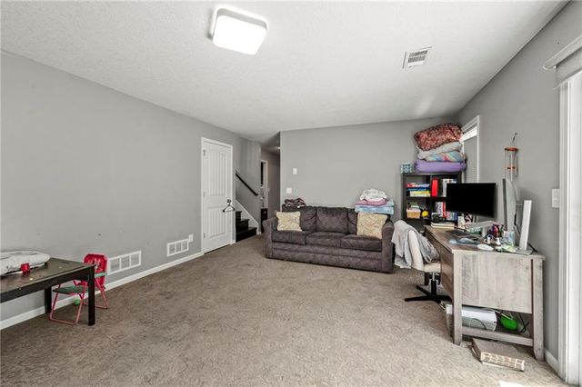 8401 N Wayland Avenue, Kansas City, MO 64153