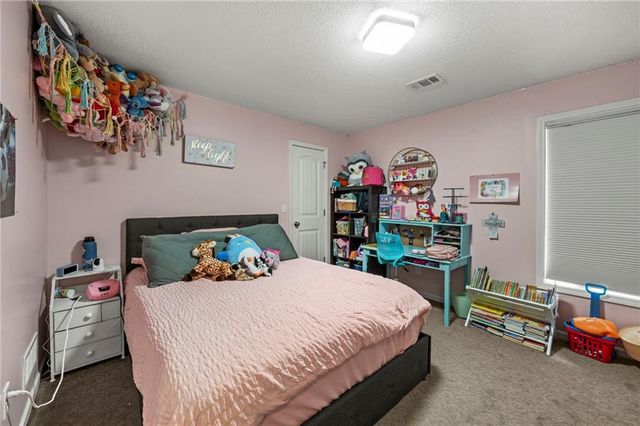 8401 N Wayland Avenue, Kansas City, MO 64153