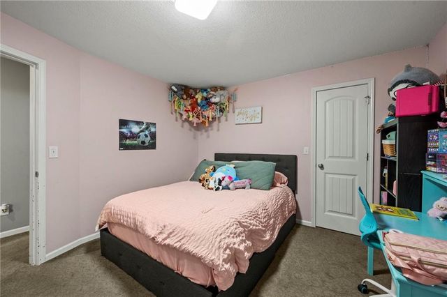 8401 N Wayland Avenue, Kansas City, MO 64153