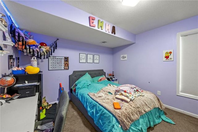 8401 N Wayland Avenue, Kansas City, MO 64153