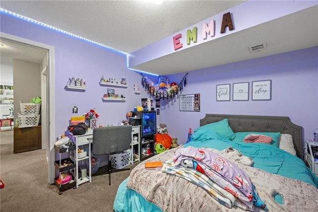 8401 N Wayland Avenue, Kansas City, MO 64153