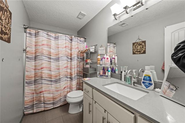 8401 N Wayland Avenue, Kansas City, MO 64153