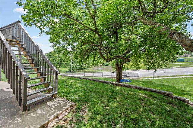 8401 N Wayland Avenue, Kansas City, MO 64153