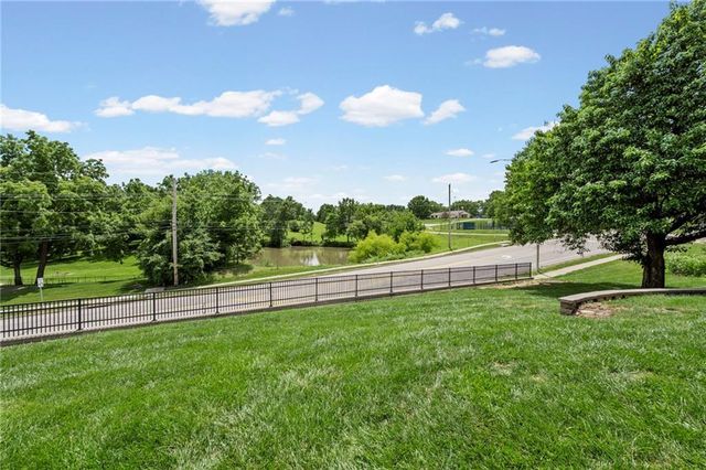 8401 N Wayland Avenue, Kansas City, MO 64153