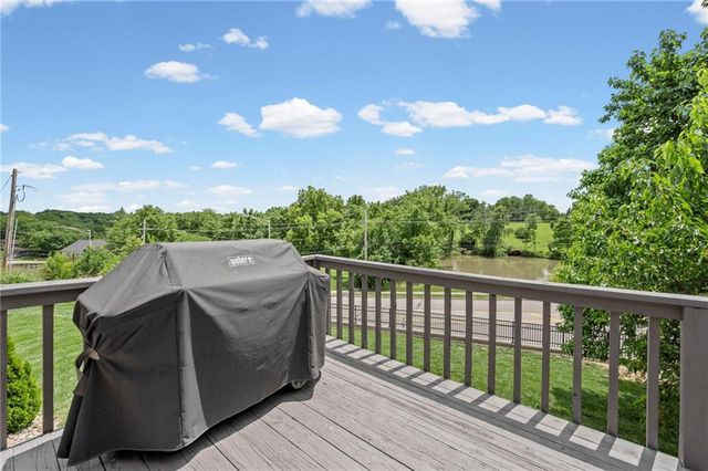 8401 N Wayland Avenue, Kansas City, MO 64153