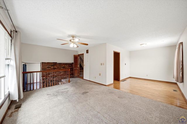 4144 SE 45th St, Berryton, KS 66409