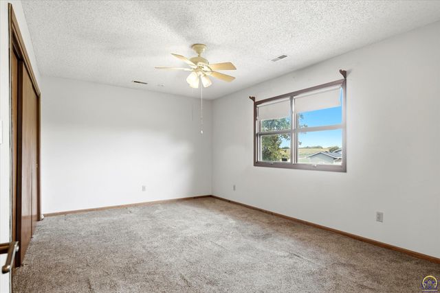 4144 SE 45th St, Berryton, KS 66409