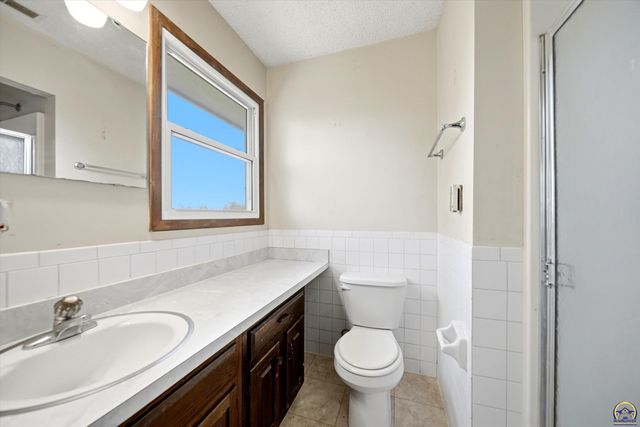4144 SE 45th St, Berryton, KS 66409