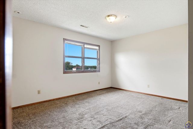 4144 SE 45th St, Berryton, KS 66409