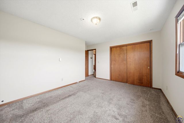 4144 SE 45th St, Berryton, KS 66409