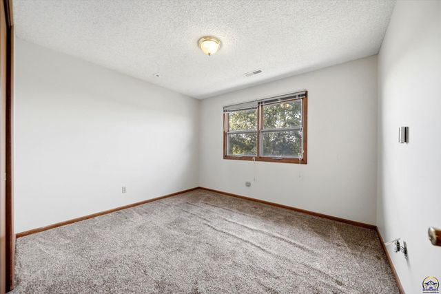 4144 SE 45th St, Berryton, KS 66409