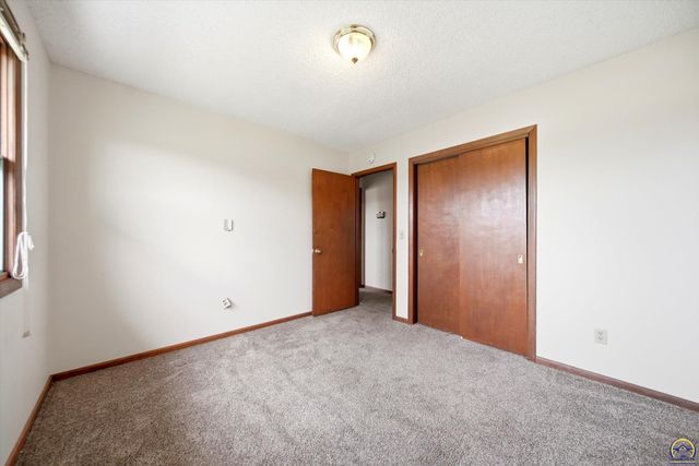 4144 SE 45th St, Berryton, KS 66409