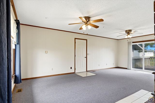 4144 SE 45th St, Berryton, KS 66409