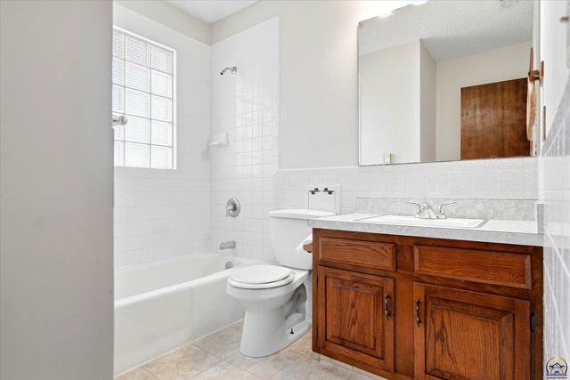 4144 SE 45th St, Berryton, KS 66409
