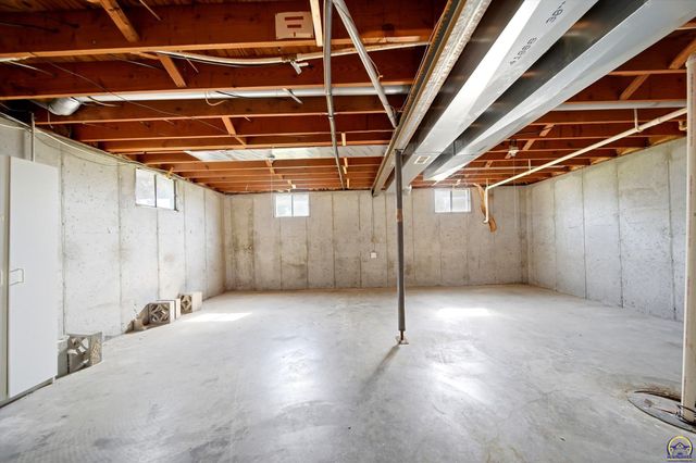 4144 SE 45th St, Berryton, KS 66409