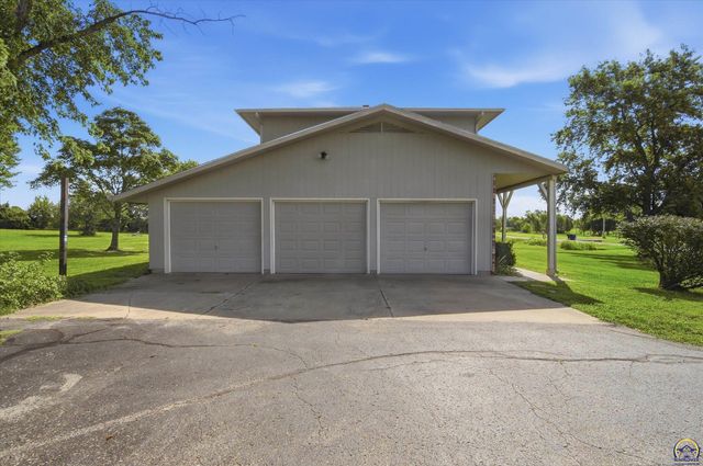 4144 SE 45th St, Berryton, KS 66409