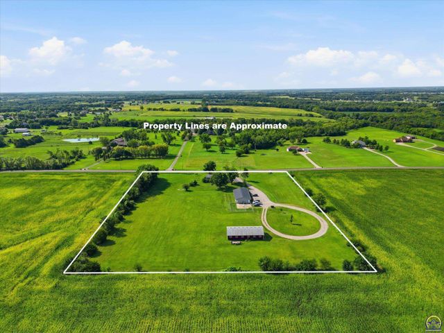 4144 SE 45th St, Berryton, KS 66409