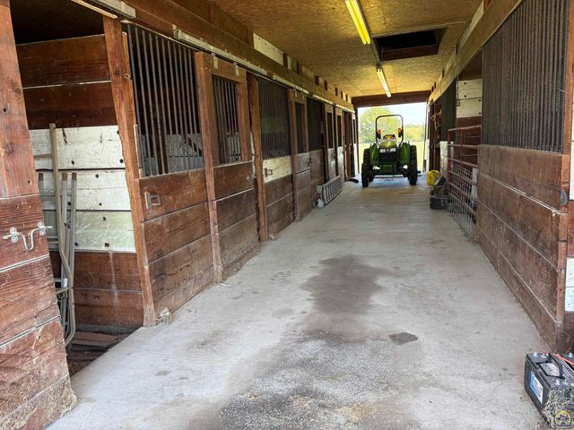 4144 SE 45th St, Berryton, KS 66409