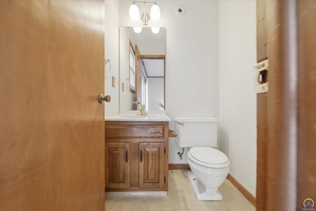4144 SE 45th St, Berryton, KS 66409