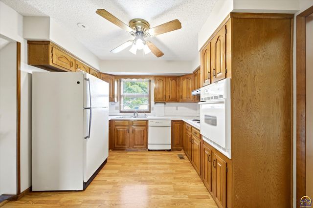4144 SE 45th St, Berryton, KS 66409