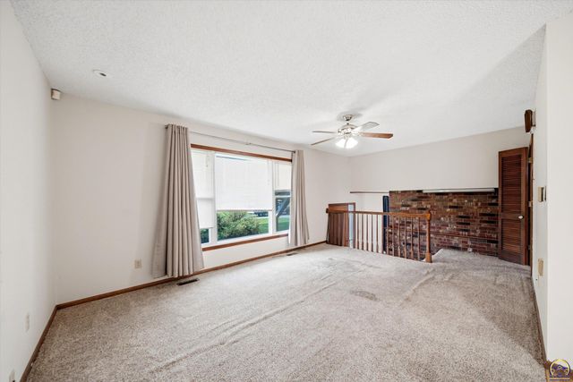 4144 SE 45th St, Berryton, KS 66409