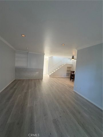 8105 Canby 4, Reseda, CA 91335