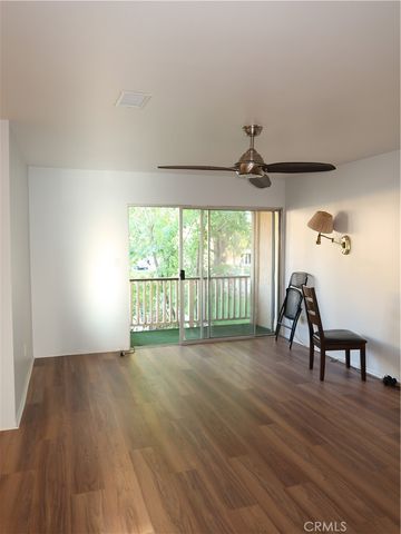 8105 Canby 4, Reseda, CA 91335