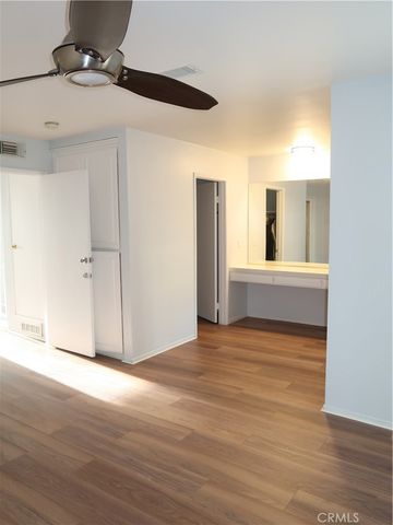 8105 Canby 4, Reseda, CA 91335