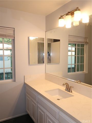 8105 Canby 4, Reseda, CA 91335