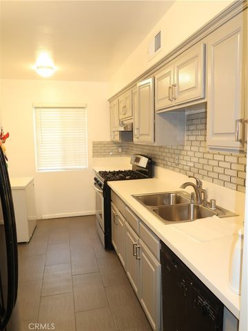 8105 Canby 4, Reseda, CA 91335