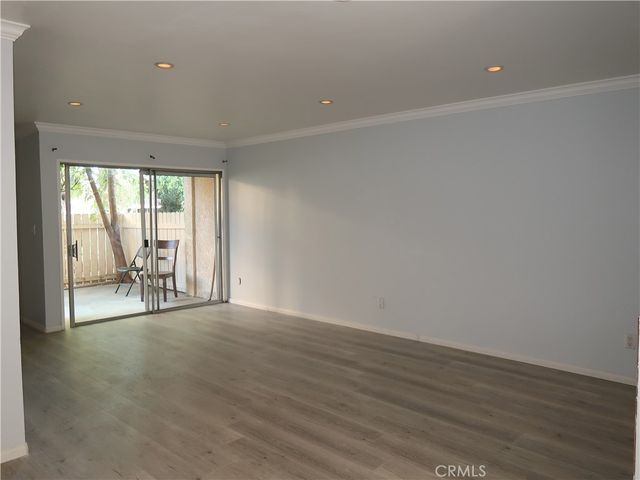 8105 Canby 4, Reseda, CA 91335