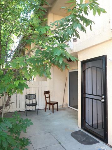 8105 Canby 4, Reseda, CA 91335