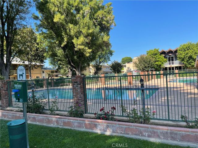 8105 Canby 4, Reseda, CA 91335