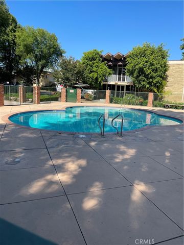 8105 Canby 4, Reseda, CA 91335