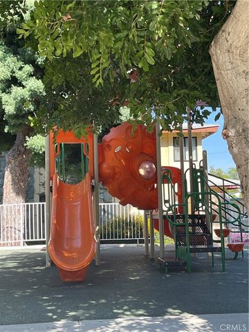 8105 Canby 4, Reseda, CA 91335