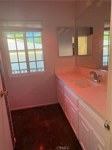 8105 Canby 4, Reseda, CA 91335