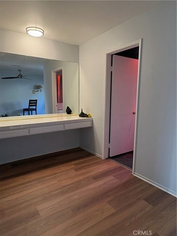 8105 Canby 4, Reseda, CA 91335