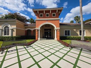 4175 N Haverhill Road 907, West Palm Beach, FL 33417