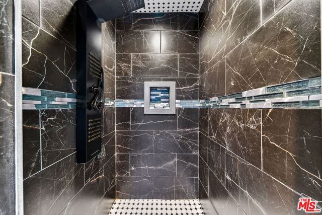 1200 Tamarind Avenue, Los Angeles, CA 90038