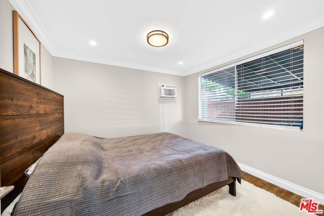 1200 Tamarind Avenue, Los Angeles, CA 90038