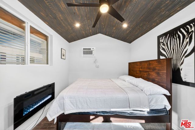 1200 Tamarind Avenue, Los Angeles, CA 90038