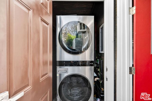 1200 Tamarind Avenue, Los Angeles, CA 90038