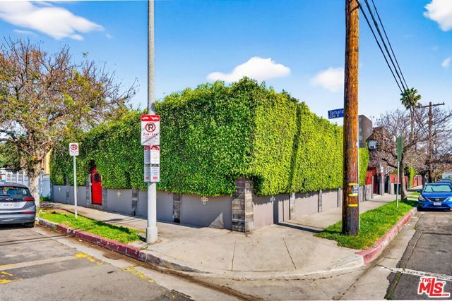 1200 Tamarind Avenue, Los Angeles, CA 90038