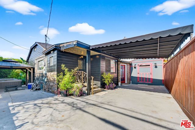 1200 Tamarind Avenue, Los Angeles, CA 90038