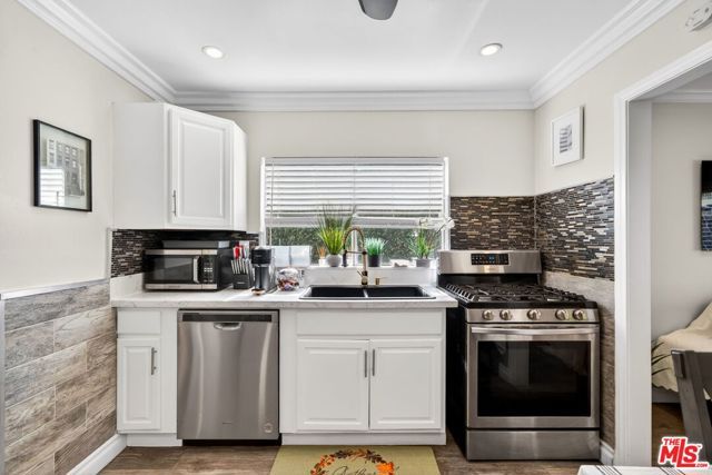 1200 Tamarind Avenue, Los Angeles, CA 90038