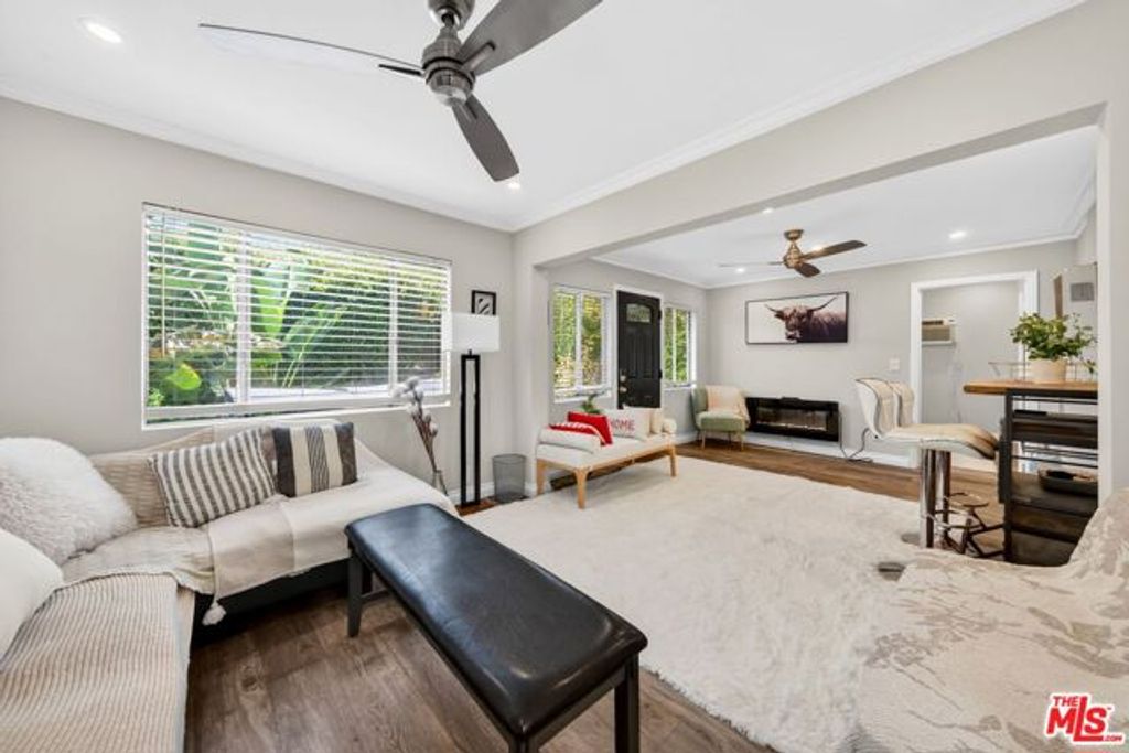 1200 Tamarind Avenue, Los Angeles, CA 90038