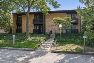 1607 Maple Terrace 2C, Lisle, IL 60532